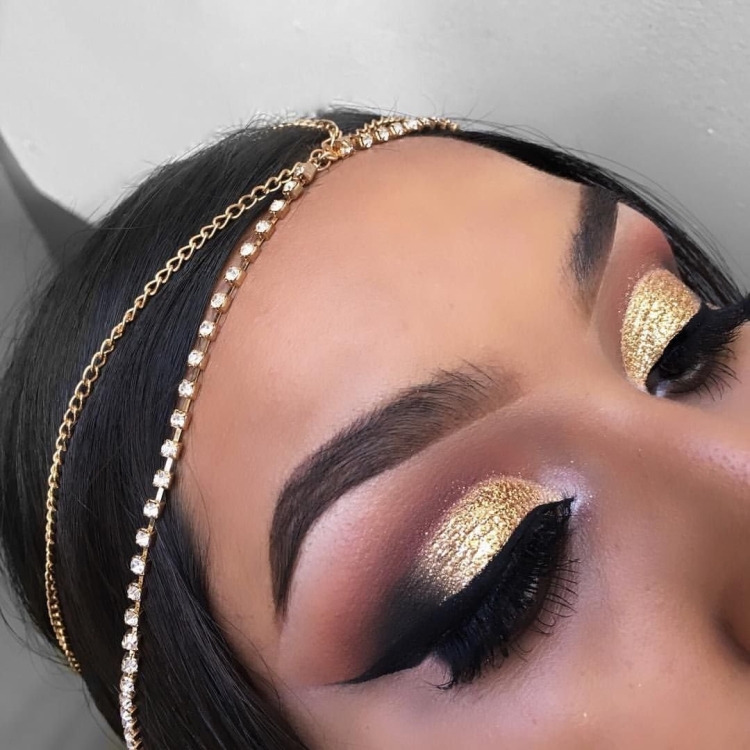 Макияж с золотом