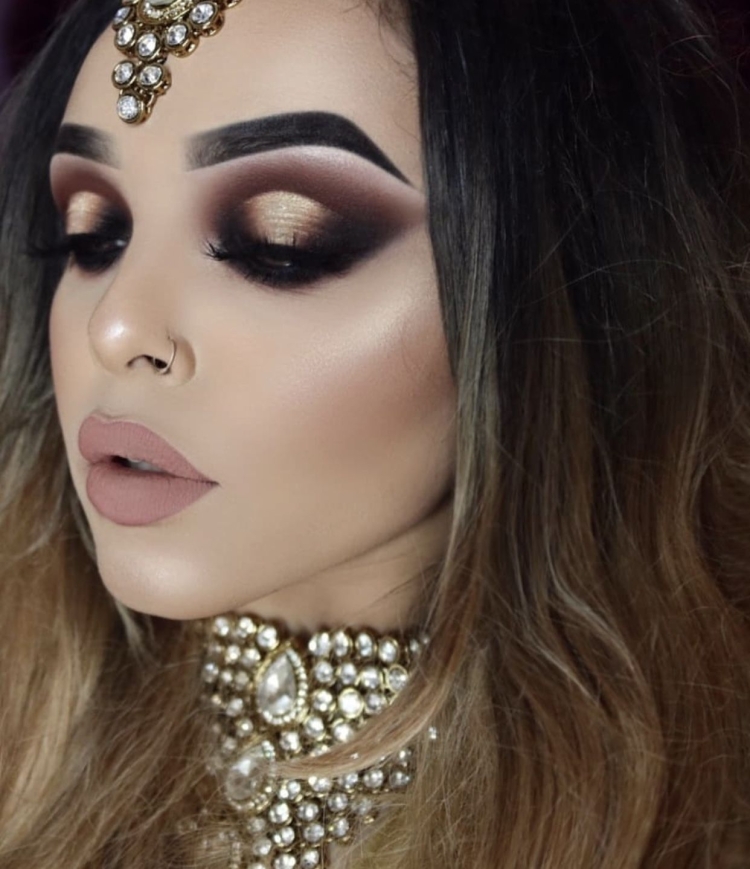 Макияж со стразами