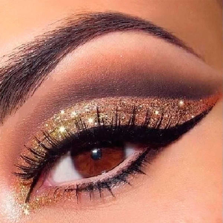 Макияж с золотыми тенями