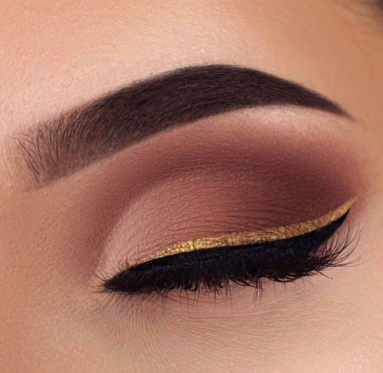 Черно золотой макияж