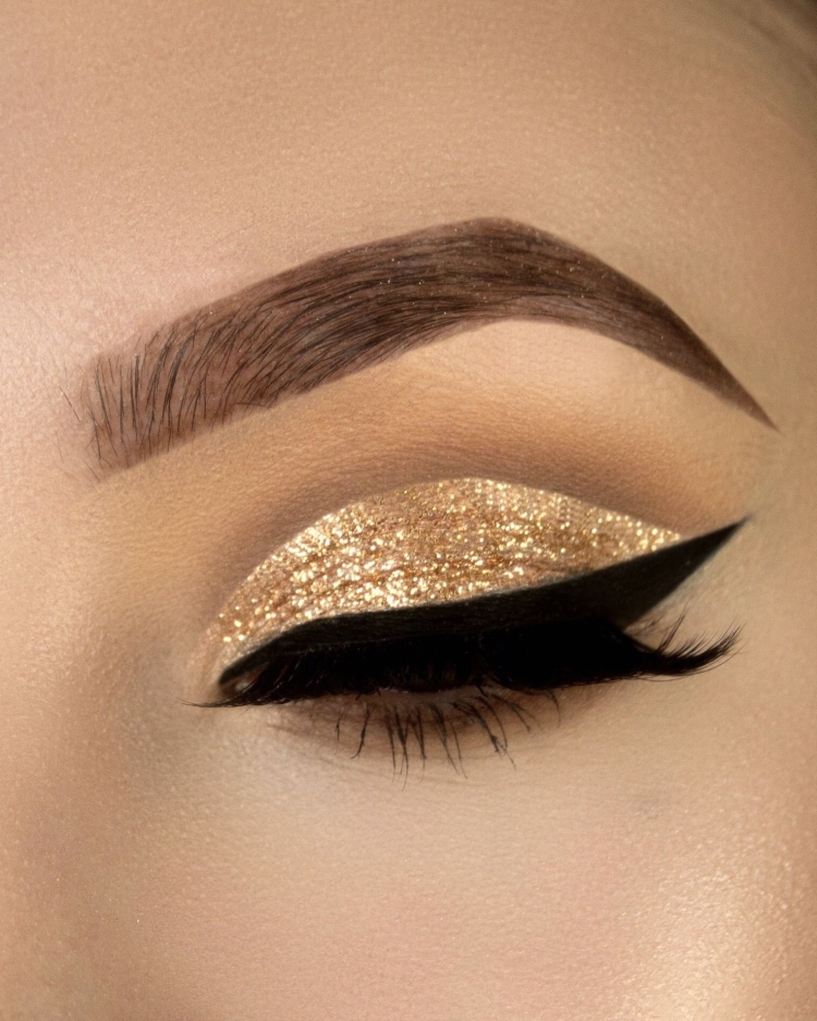 Макияж с золотыми тенями