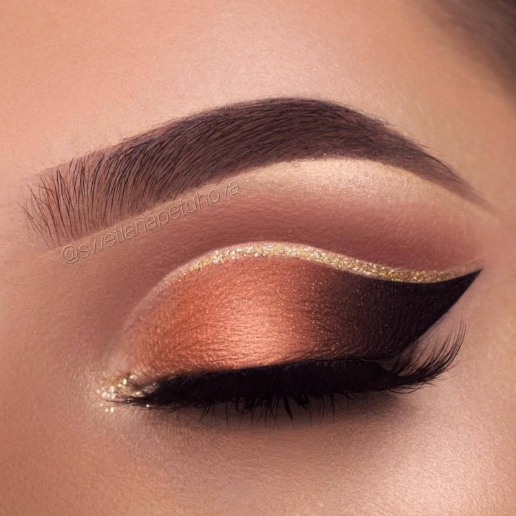 Макияж в коричнево золотых тонах
