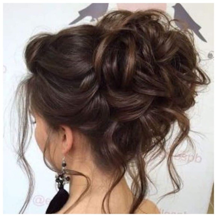 Вечерняя прическа на длинные волосы пучок