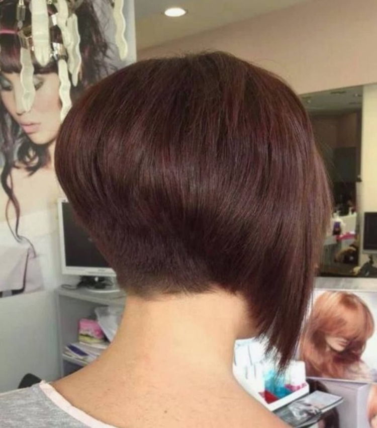 Боб каре на удлинение с высоким затылком