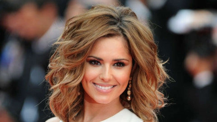 Укладка на средние волосы Локоны не от корней