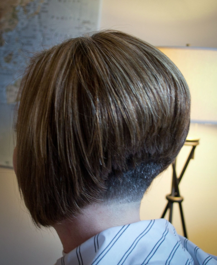 Боб каре с аркой сзади