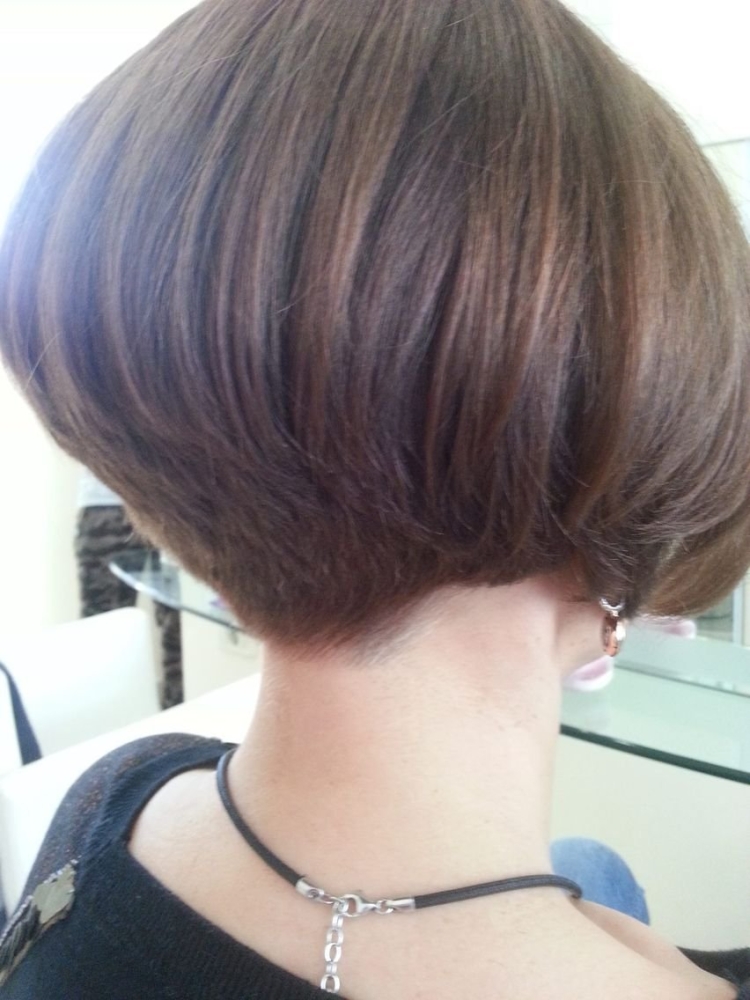 Боб каре с поднятым затылком