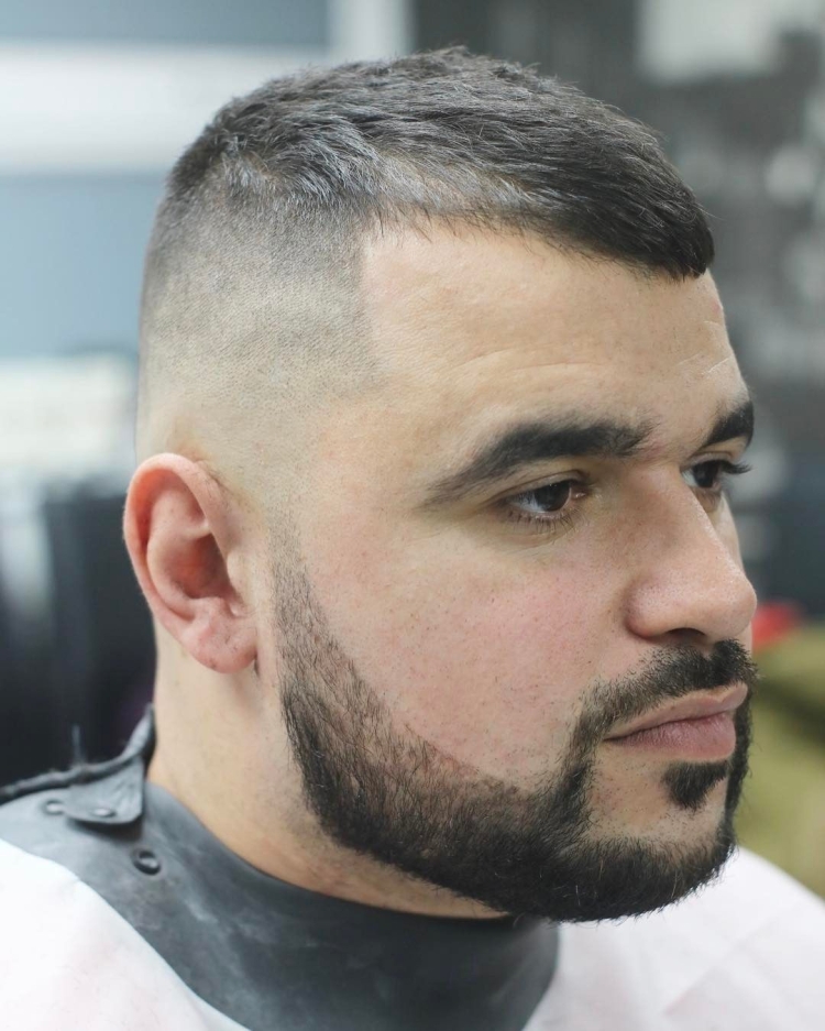 Короткие мужские стрижки для круглого лица