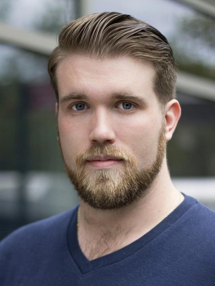 Блондин с бородой