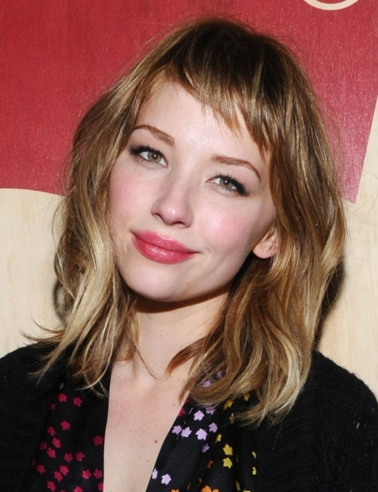 Короткая рваная челка с длинными волосами