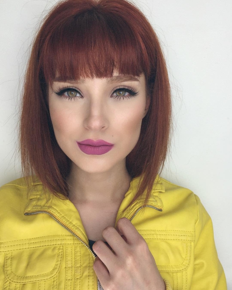 Короткая косая челка