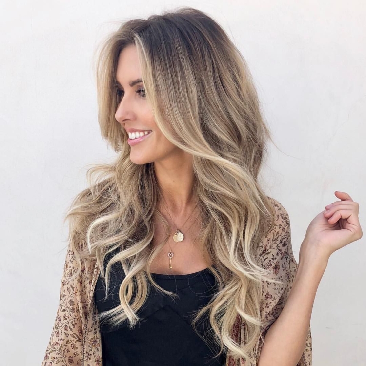 Русый с темными корнями