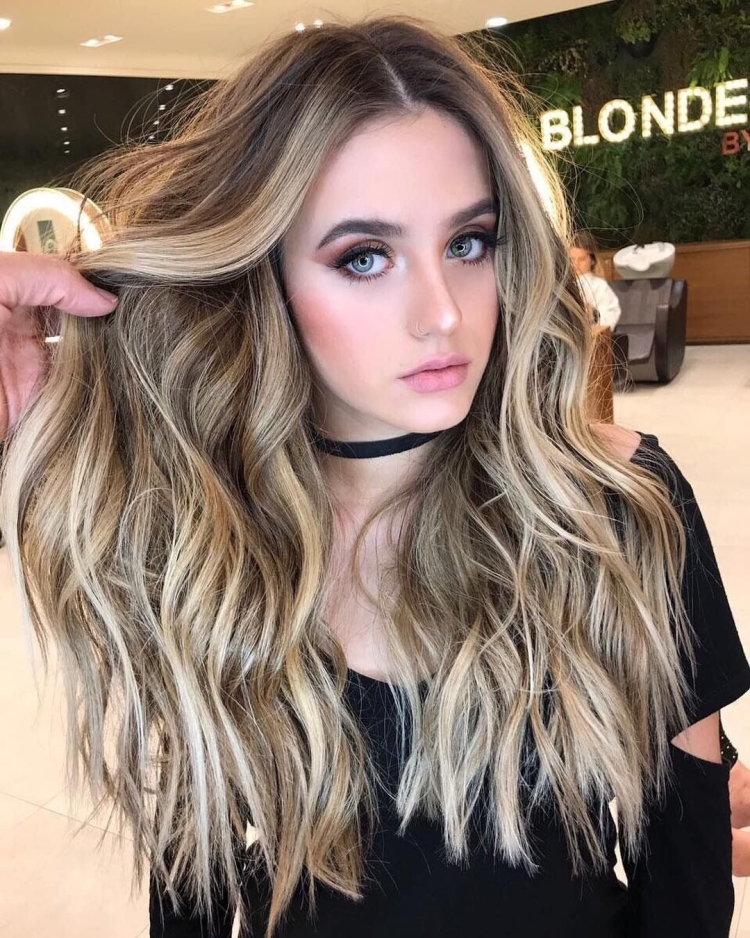 Крашеные светлые пряди