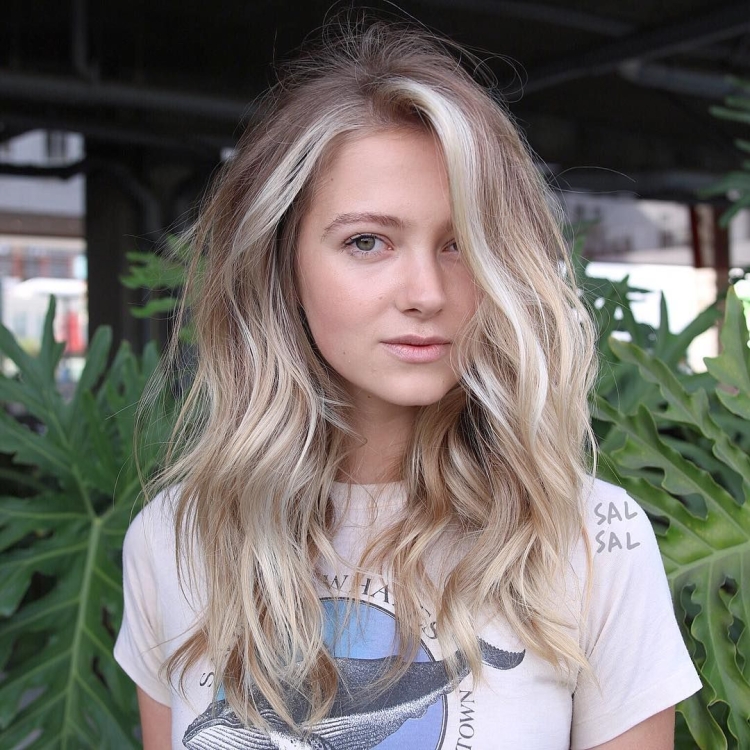 Передние пряди блонд