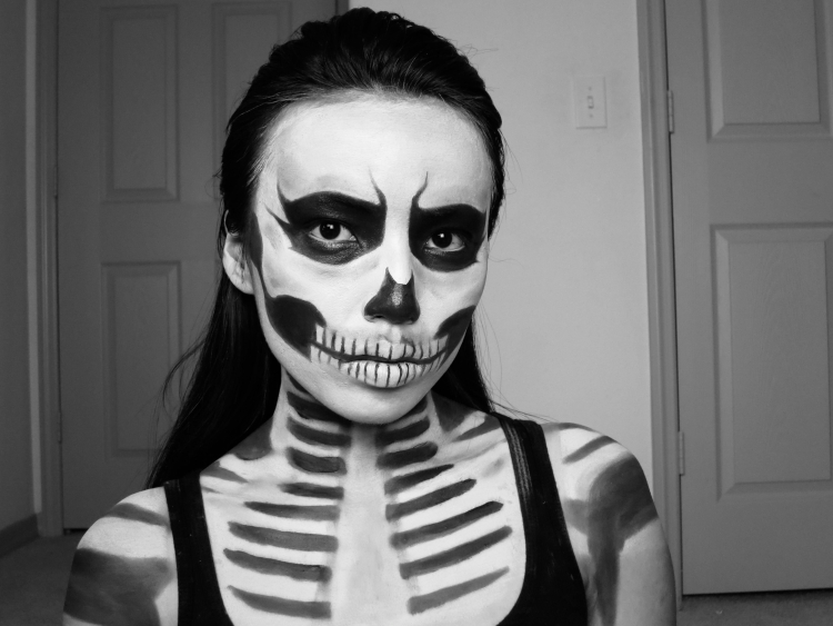Грим на Хэллоуин череп для девушки