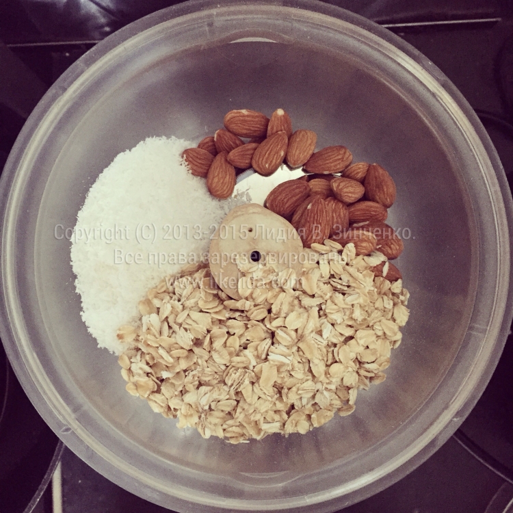 Салат мишка из миндаля