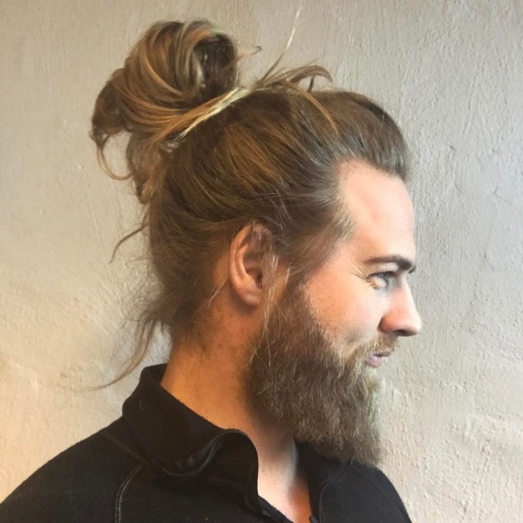 Стрижка man bun