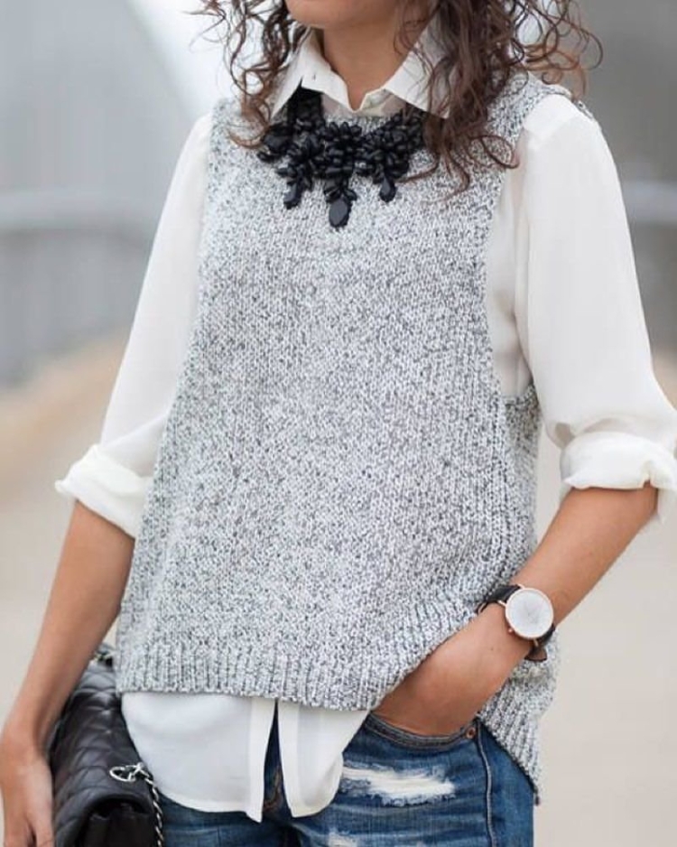 Стильная вязаная жилетка