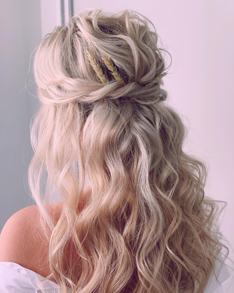 Мальвинка на длинные волосы с локонами