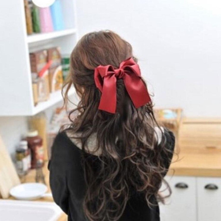 Прическа с заколкой бантом для девочки