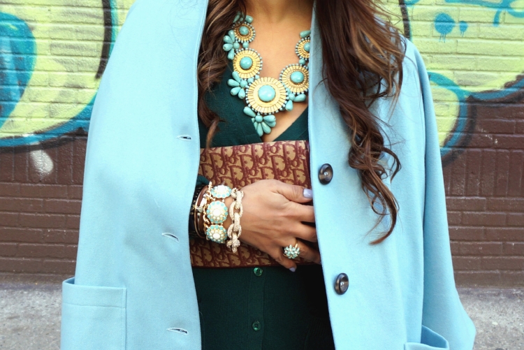 Бирюзовая одежда