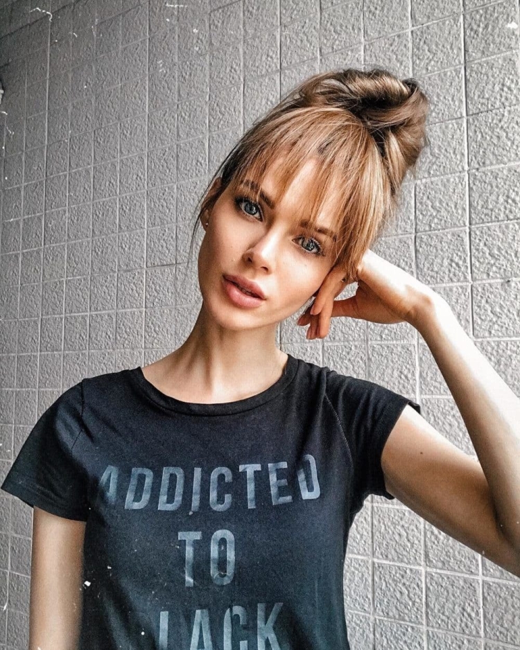 Рваная челка 2022