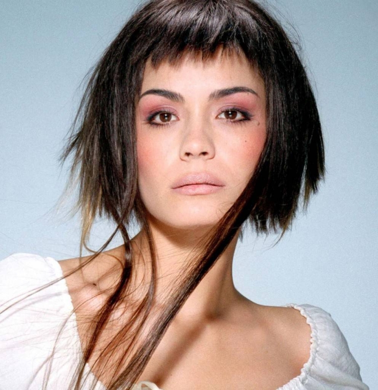 Шаннин Соссамон длинные волосы