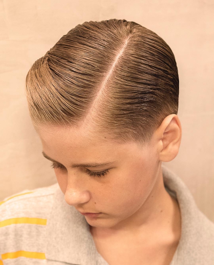 Пробор у мальчиков