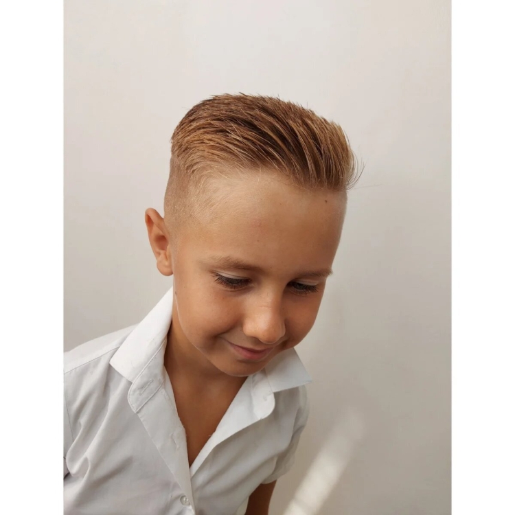 Модные стрижки для мальчиков с хвостиком