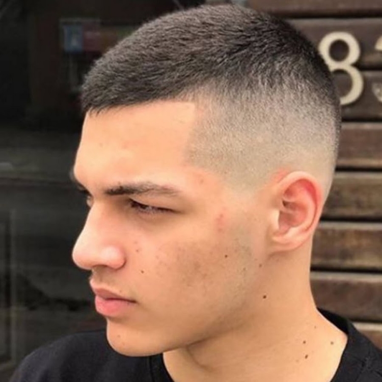 Стрижка Fade полубокс
