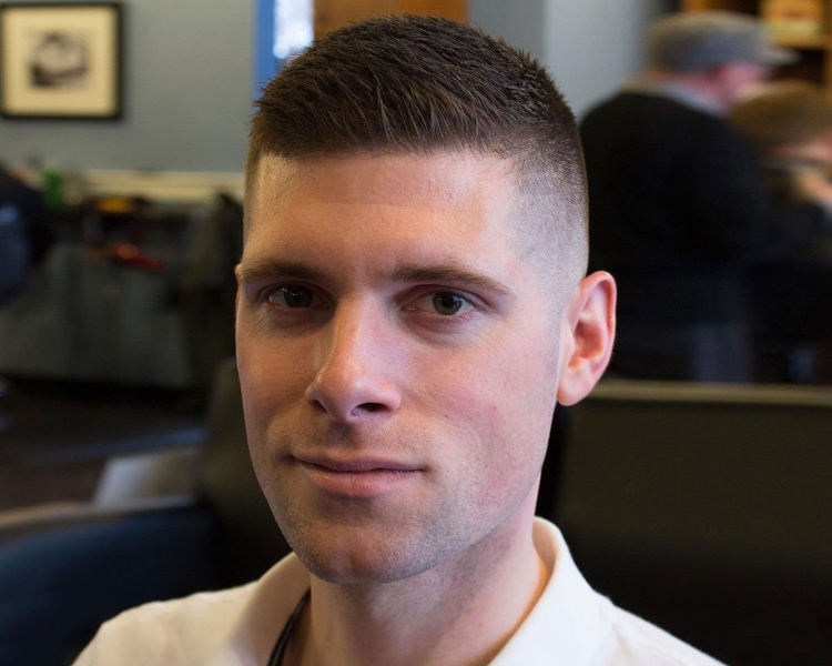 Стрижка фейд милитари полубокс