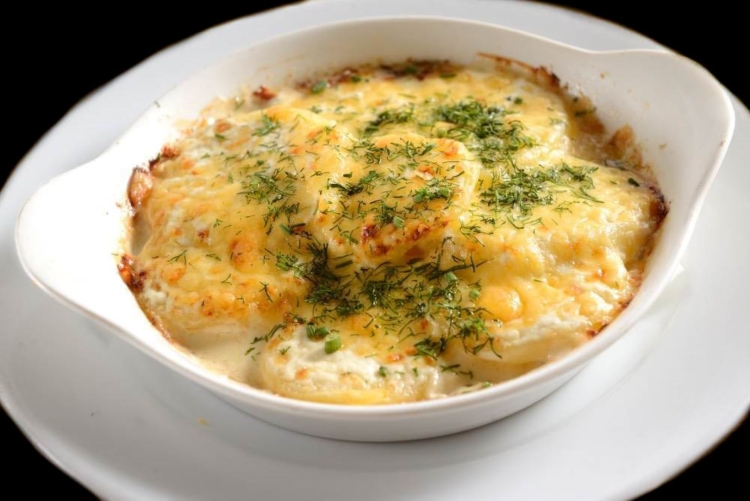 Рыба запеченная под молочным соусом