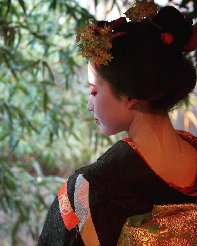 Гейша со спины