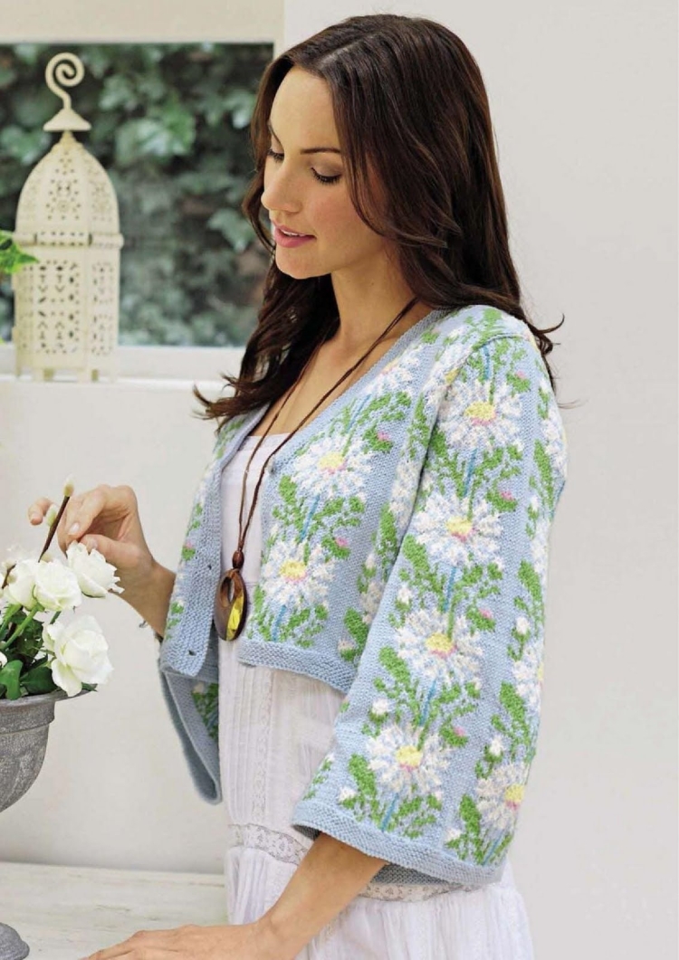 Вязаный кардиган с цветочками