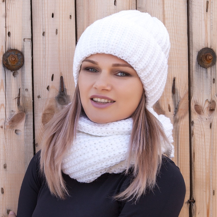 Шапка спицами для женщин