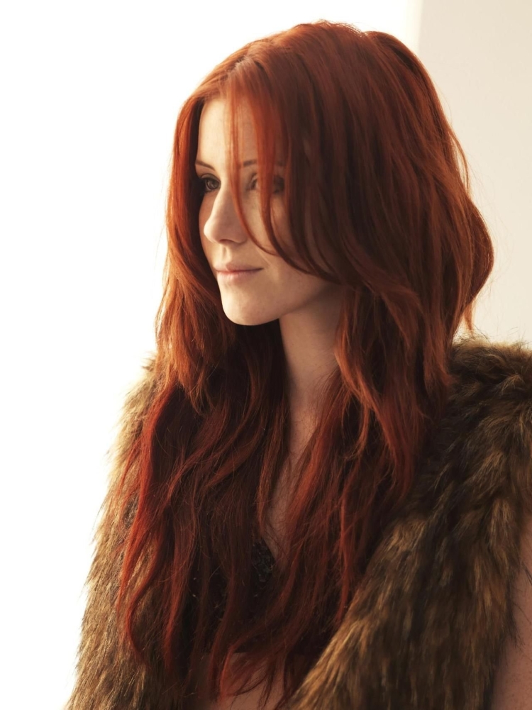 Девушки с каштаново рыжими волосами