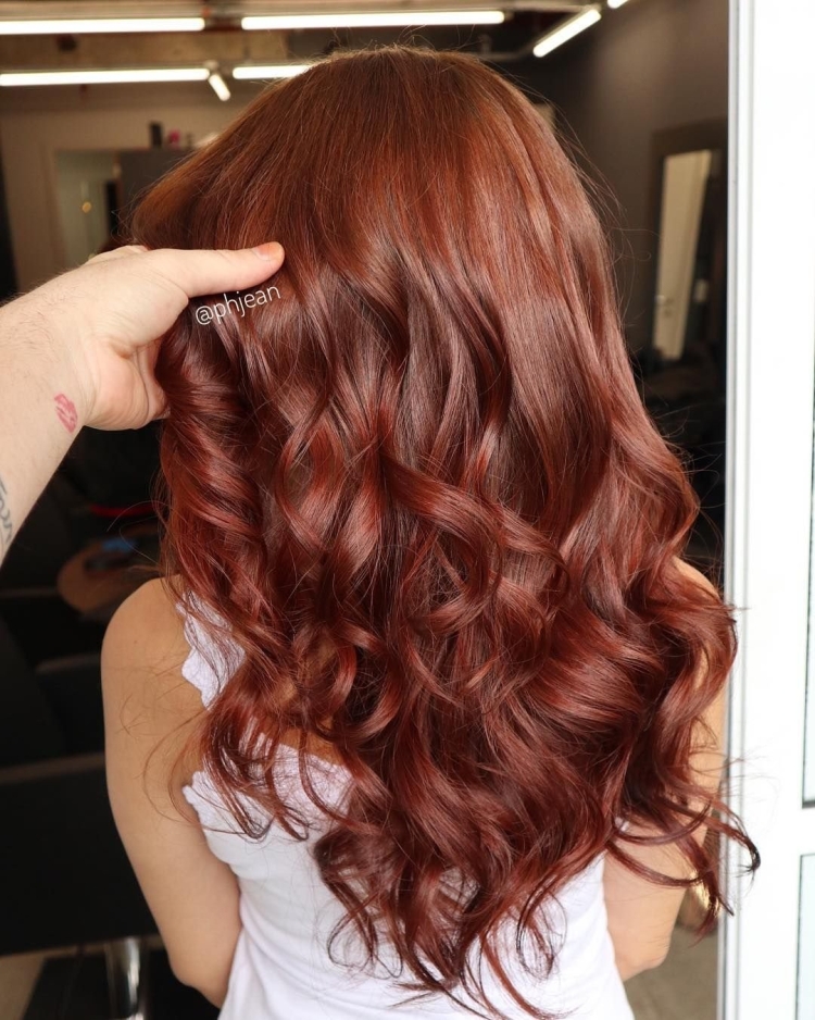 Красно-коричневый цвет волос