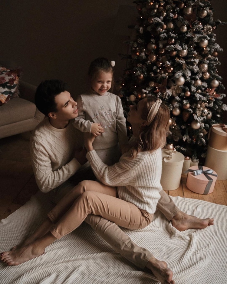 Фотосессия в бежевых тонах семейная