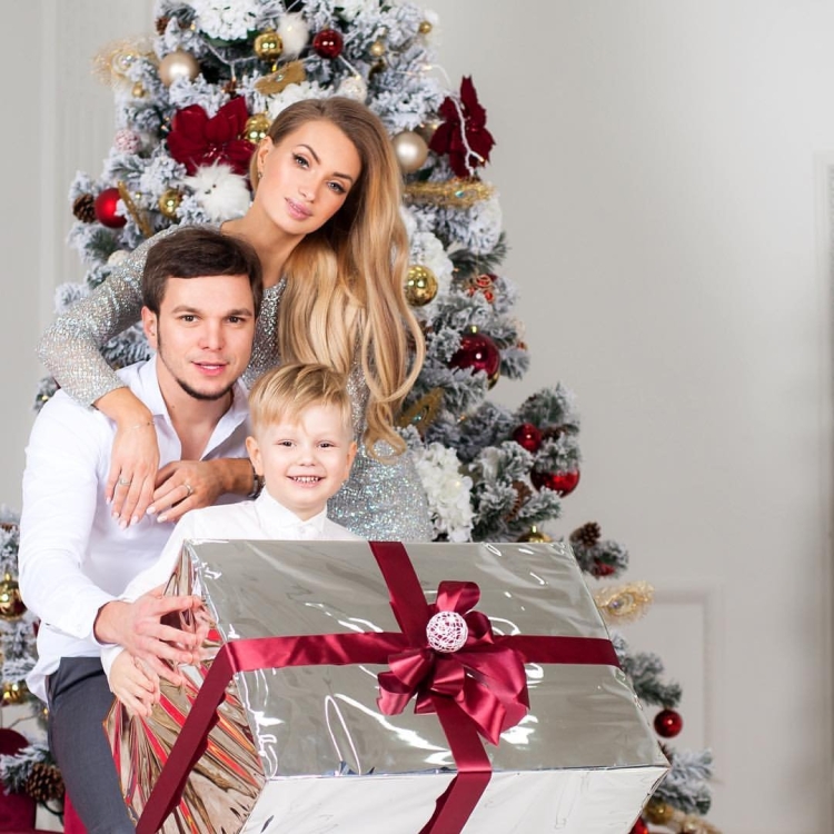 Новогодняя семейная фотосессия в студии