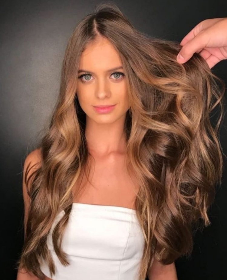 Светло русый с прядями