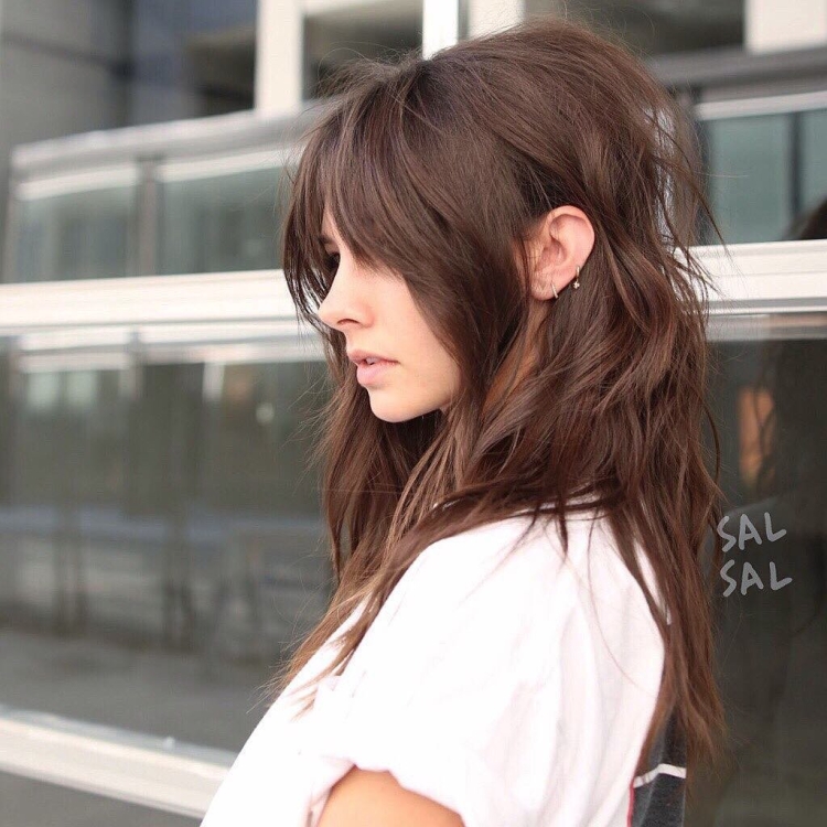 Стрижка с короткими прядями у лица