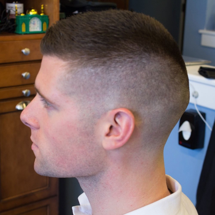 Стрижка фейд милитари полубокс