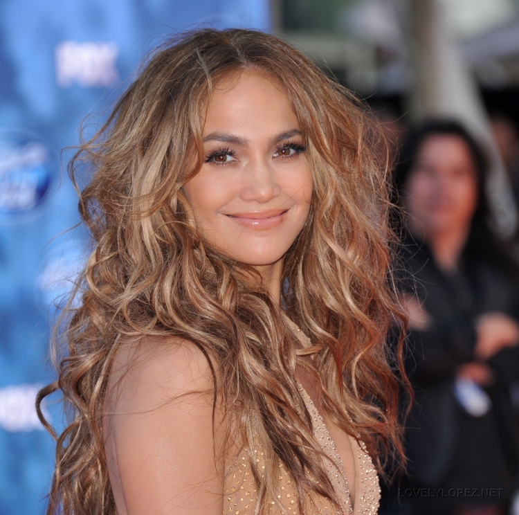 Дженнифер Лопес кудрявая