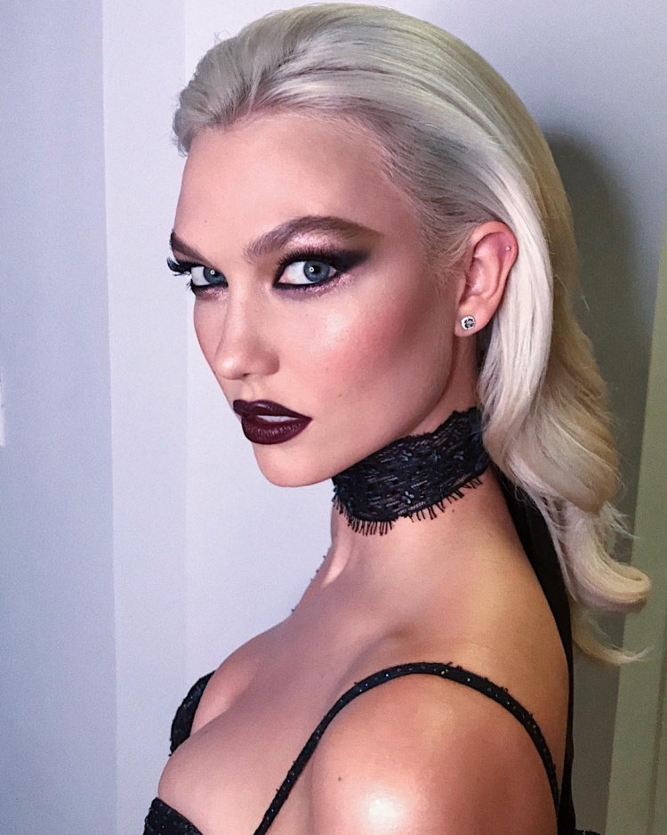 Образ на Хэллоуин с высоким хвостом