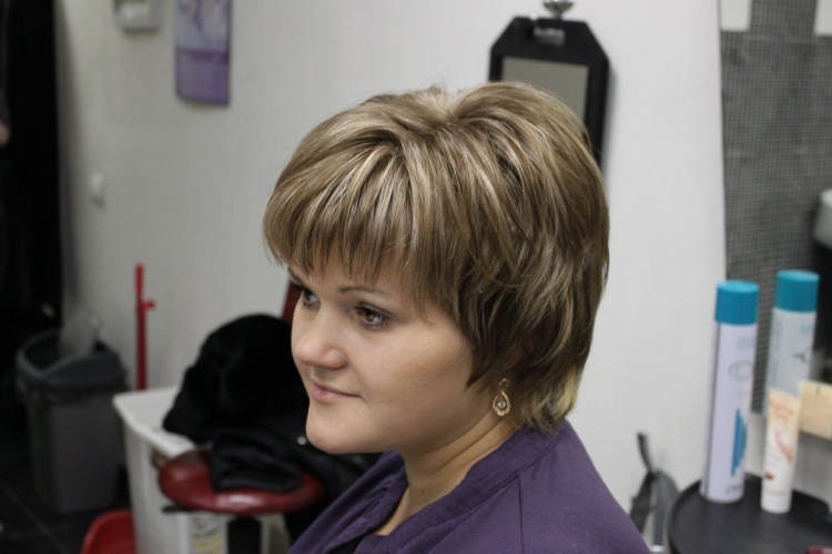 Стрижки женские в парикмахерской