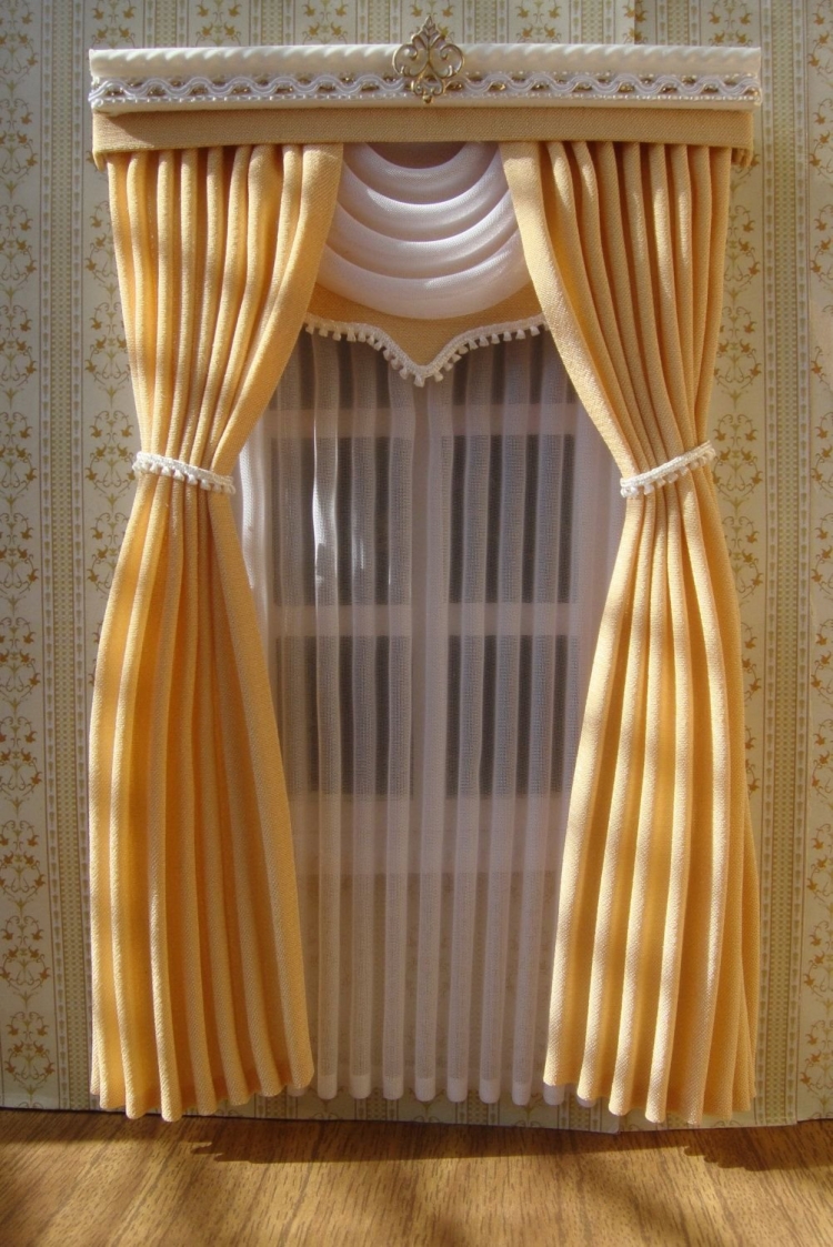 Гардина для кукольного домика