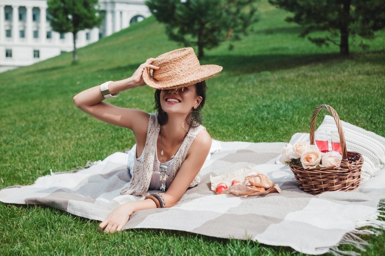 Фотосессия пикник на природе девушка