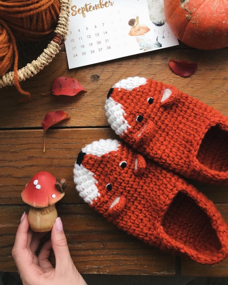 Вязаные тапки лисички