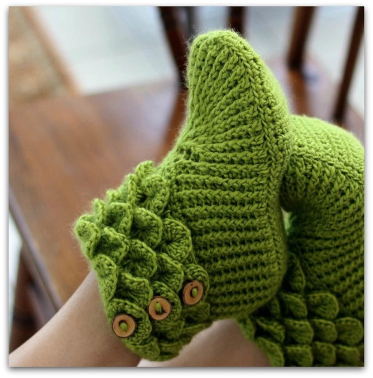 Необычные вязаные тапочки