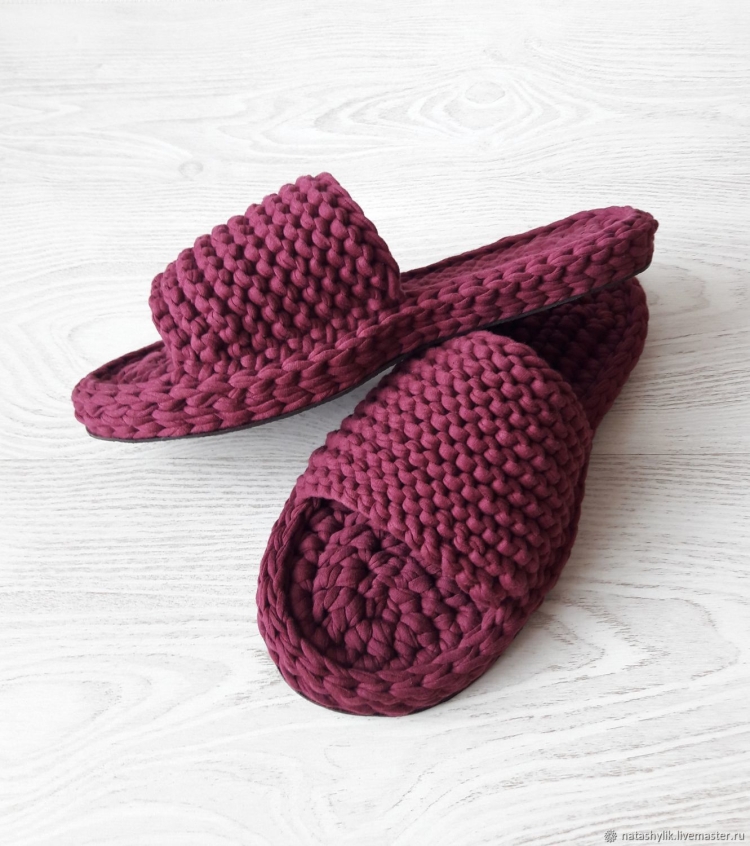 Вязаные домашние тапочки